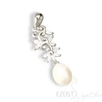 Gyönyörű Viráginda Medál Gyönggyel