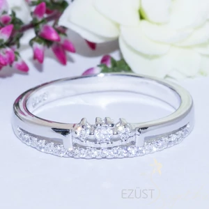 Ujjak Koszorúja Köves Gyűrű