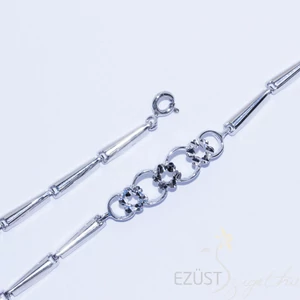 karkötő virágos dísszel