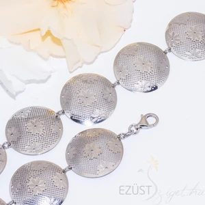 Lézervágott Virágos Kör Csipke Karlánc