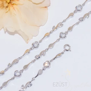 Ágacskák és Virágok Köves Karlánc