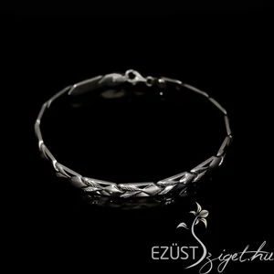 Borbála Olasz Tervezésű Karlánc