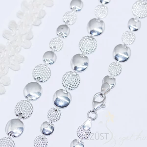 ezüst labdák nyakék