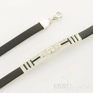 Ezüst Betétes Kaucsuk Karkötő Csavar Mintával - 22cm