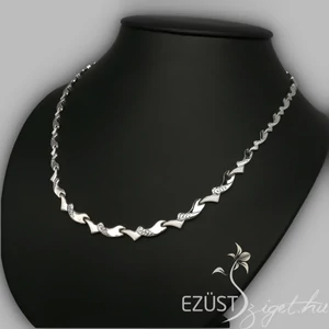 Zarah Olasz Tervezésű Nyakék